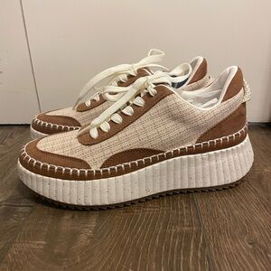 Universal Thread Tennis Shoe Sneakers Size 8.5